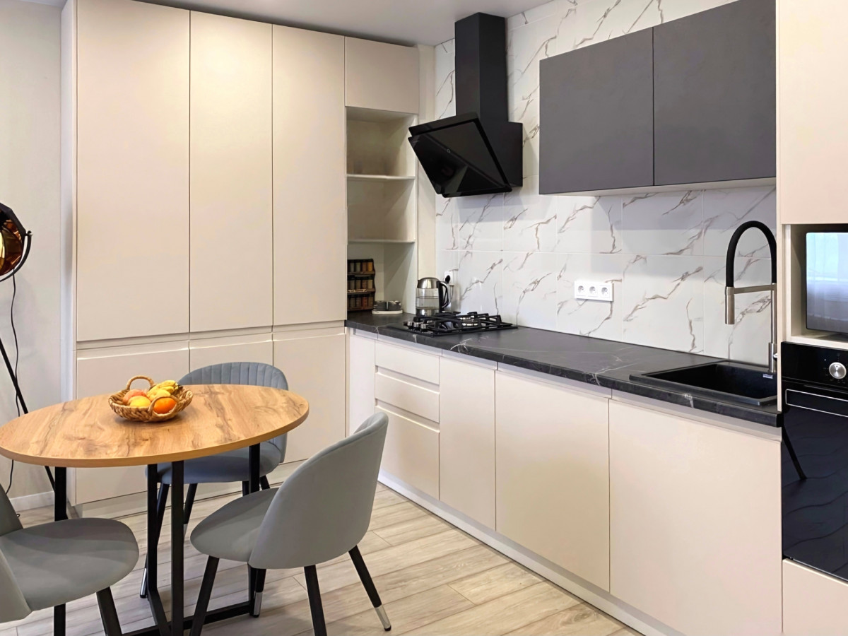 Gde-zakazat-vstroennye-kuhni